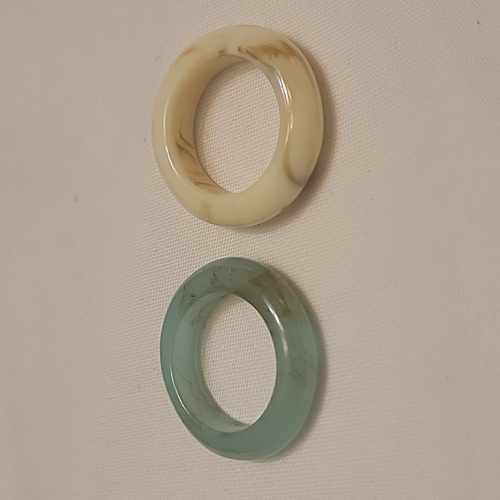 ❄️Fun Fashion Acrylic Rings - Picture 2 of 4